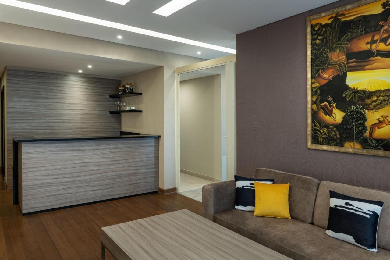 Four Points By Sheraton Production City, Dubai Eksteriør bilde